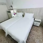 Vistas Cristianos 2 Swimming Pools Apartment *